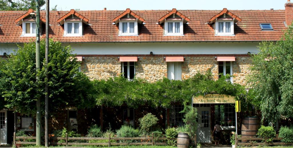 ホテルAu Bord Du Lac Saint-Rémy-lès-Chevreuse エクステリア 写真